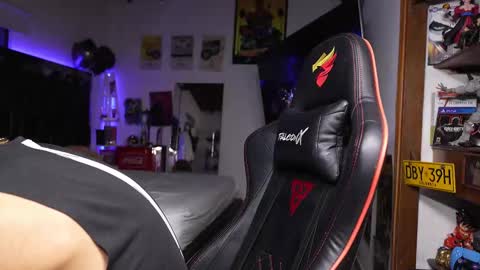 logan_hugh8 online show from March 16, 5:44 am