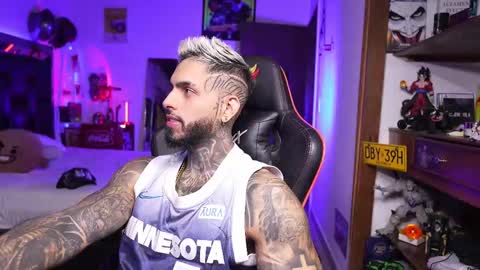 logan_hugh8 online show from March 27, 11:33 am