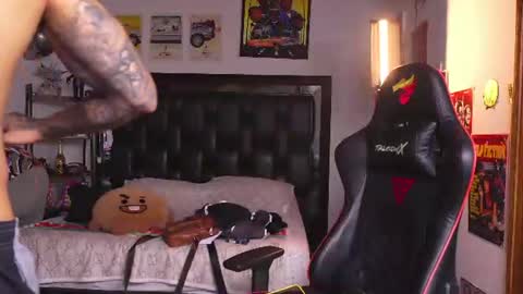 logan_hugh8 online show from July 27, 9:34 pm