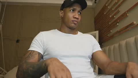 logan_varela online show from May 19, 2:13 pm