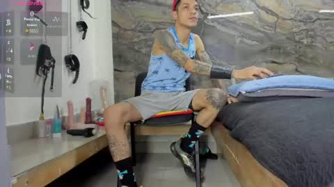 logan_wollff online show from July 7, 8:24 pm
