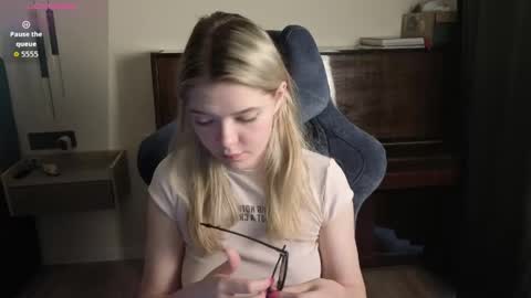 Logan and Katana online show from May 27, 3:31 pm
