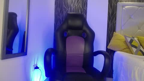 Loganfoster  online show from January 11, 9:54 pm