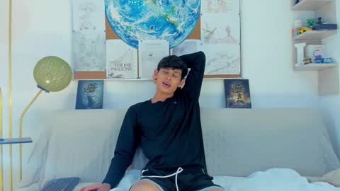 loganoficialx online show from February 1, 5:10 pm