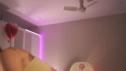 LoisVacation time  online show from October 7, 8:16 pm