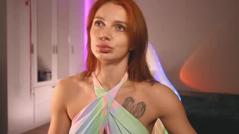 LoisVacation time  online show from September 19, 8:12 pm