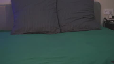 LoisVacation time  online show from February 9, 6:11 am