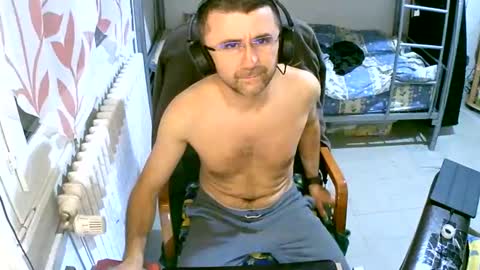 Snapshot of lokoum39 chatting on December 3, 8:11 pm lokoum39 online show from December 3, 8:11 pm