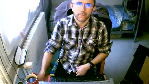 Snapshot of lokoum39 chatting on December 2, 11:07 am lokoum39 online show from December 2, 11:07 am