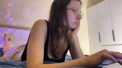 lola_aspis online show from September 30, 2:49 pm
