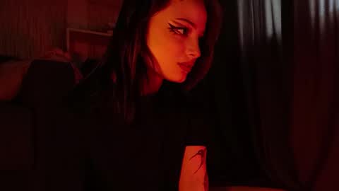 lola online show from March 27, 7:47 am