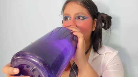 lola online show from January 8, 2:17 am