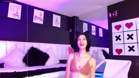 Lola online show from March 6, 1:24 pm