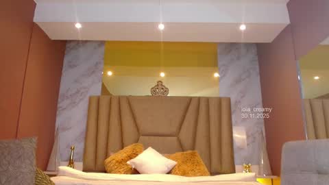 Lola online show from December 2, 2:04 pm