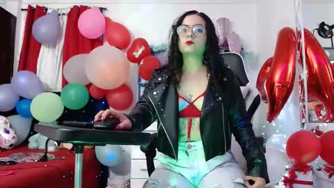 Snapshot of lola_fiery chatting on February 13, 4:11 am lola_fiery online show from February 13, 4:11 am