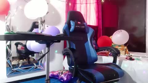 Snapshot of lola_fiery chatting on February 12, 2:32 pm lola_fiery online show from February 12, 2:32 pm