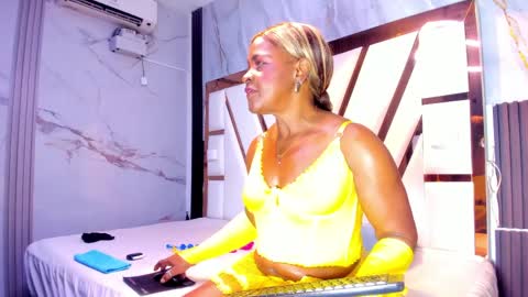 Lola online show from May 19, 11:50 am