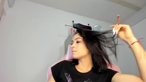 Lola Kamila online show from January 20, 10:15 pm