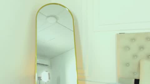 lola red online show from October 18, 10:14 pm