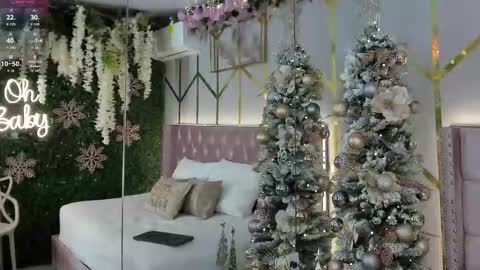 lola_saenz__ online show from December 4, 12:16 pm