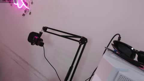 Lola  online show from June 1, 1:56 pm