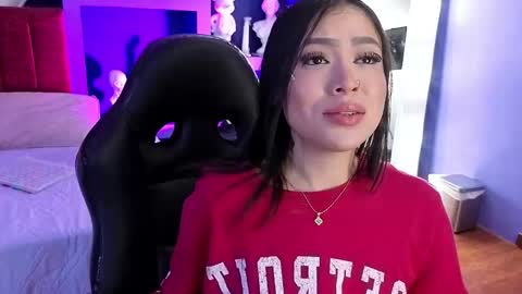 Lola  online show from June 3, 2:33 pm