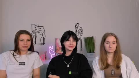 Lola online show from September 23, 8:52 am
