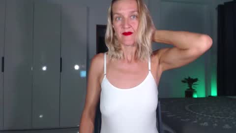 Lola online show from February 2, 1:19 pm