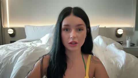 Lola online show from October 19, 3:33 am