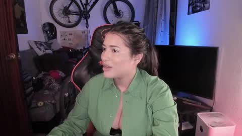 lolaasmith_21 online show from March 23, 8:25 pm