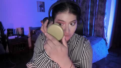 Snapshot of lolaasmith_21 chatting on December 17, 10:54 pm lolaasmith_21 online show from December 17, 10:54 pm
