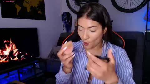 lolaasmith_21 online show from July 10, 8:19 am