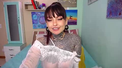 Lola online show from December 31, 8:56 pm