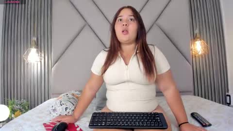 lolabunnysc online show from March 17, 12:32 pm