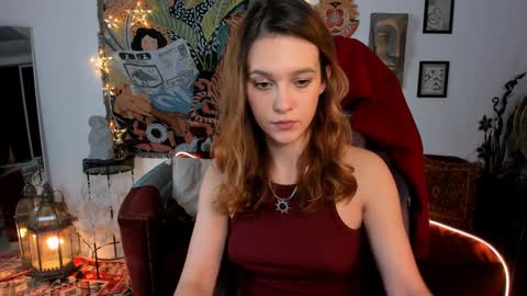 lolalemona online show from December 7, 12:40 pm