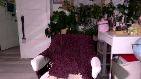 Snapshot of lolalustful chatting on February 9, 1:00 am Lola Lustful online show from February 9, 1:00 am