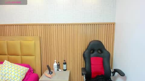 LOLA online show from October 25, 3:51 am