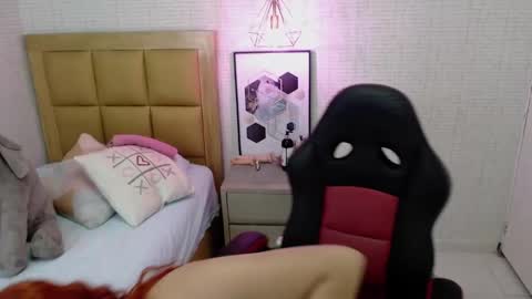 Snapshot of lolamaxi chatting on February 28, 3:04 am LOLA online show from February 28, 3:04 am