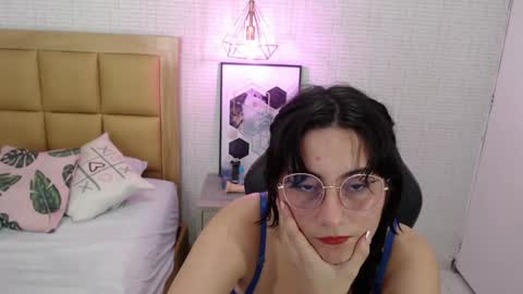 Snapshot of lolamaxi chatting on February 5, 9:46 am LOLA online show from February 5, 9:46 am