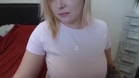 Snapshot of lolamyr chatting on October 9, 7:36 am kiss online show from October 9, 7:36 am