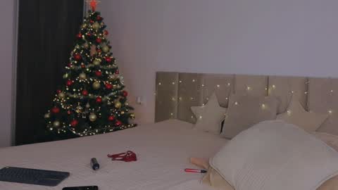 Lola online show from December 8, 3:07 am