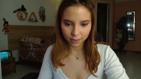 Snapshot of lolaverse chatting on January 21, 11:34 pm Lola doll online show from January 21, 11:34 pm