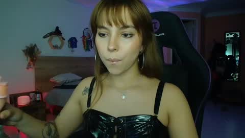 Snapshot of lolaverse chatting on September 20, 12:02 am Lola doll online show from September 20, 12:02 am