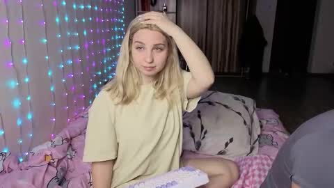 lollove24 online show from March 23, 7:30 pm