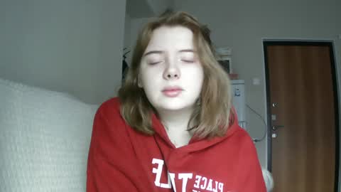 Snapshot of lollylol11 chatting on February 7, 1:32 pm Lilly online show from February 7, 1:32 pm