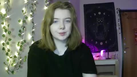 Snapshot of lollylol11 chatting on February 17, 9:54 pm Lilly online show from February 17, 9:54 pm