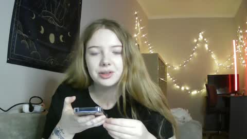 Snapshot of lollylol11 chatting on January 15, 5:05 pm Lilly online show from January 15, 5:05 pm