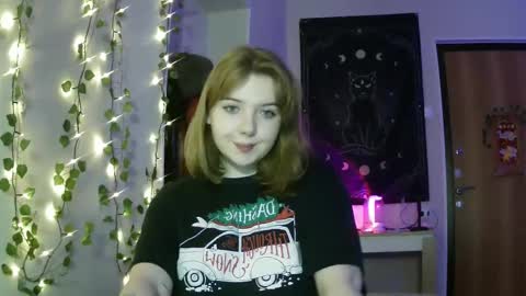 Snapshot of lollylol11 chatting on February 19, 4:00 pm Lilly online show from February 19, 4:00 pm