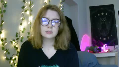 Snapshot of lollylol11 chatting on March 3, 2:28 pm Lilly online show from March 3, 2:28 pm