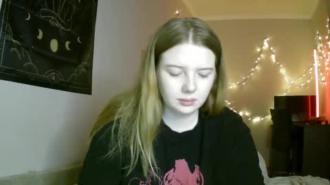 Snapshot of lollylol11 chatting on January 23, 3:54 pm Lilly online show from January 23, 3:54 pm